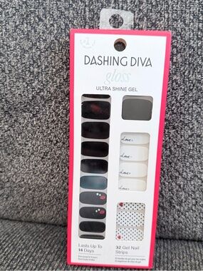 Dashing Diva Gloss Ultra Shine Gel Press-On Nails — Black & White Love Set